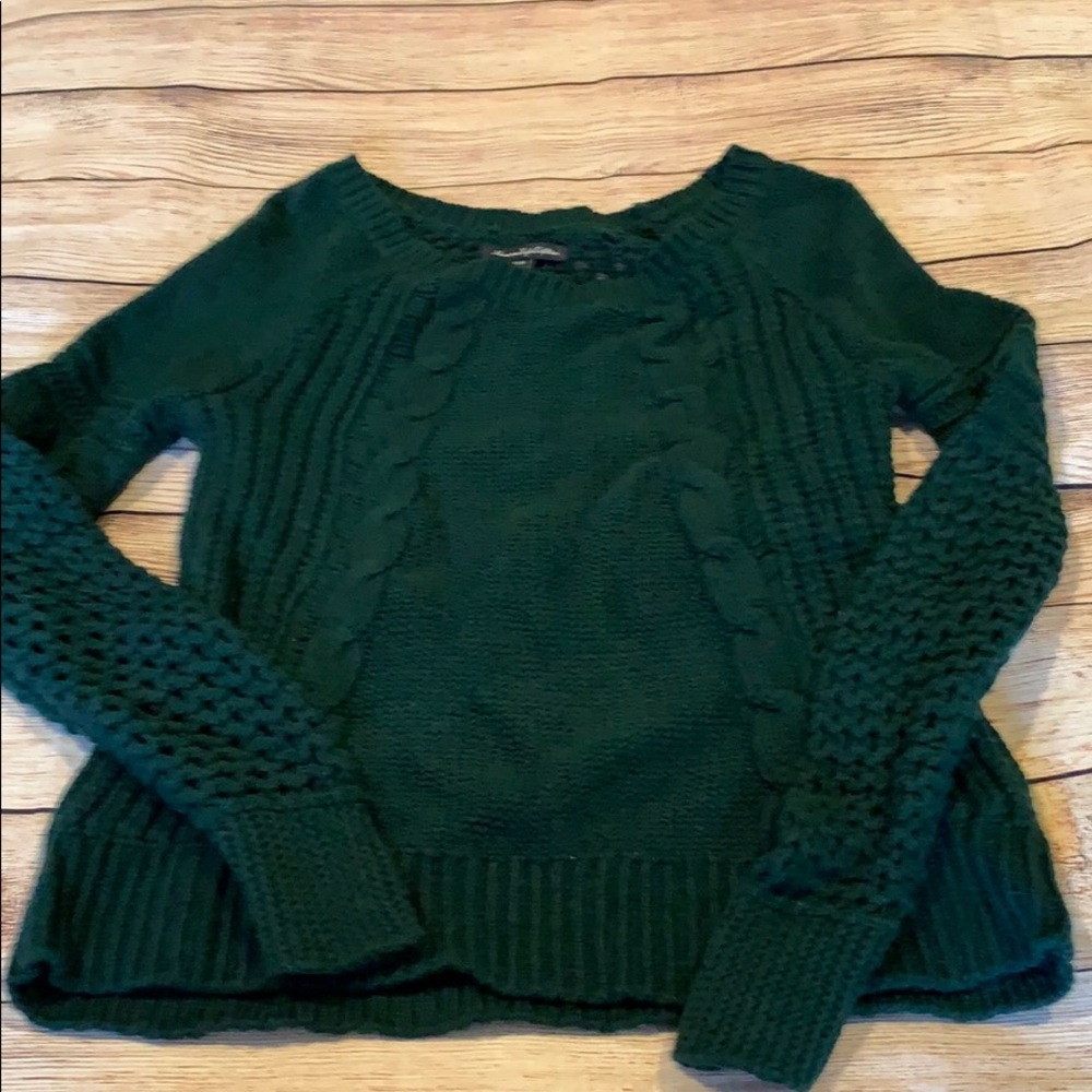 American Eagle green cable knit crewneck sweater, size XS.